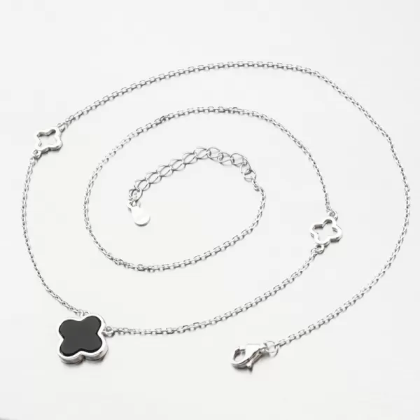 Strieborný náhrdelník s čiernym štvorlístkom PKL-5021