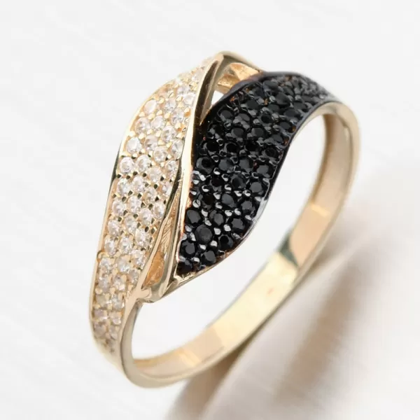 Zlatý prsteň s čiernymi a bielymi zirkónmi 11R-356