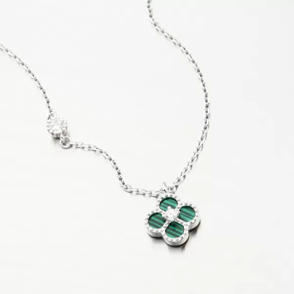Strieborný náhrdelník so zeleným štvorlístkom PKL-5023