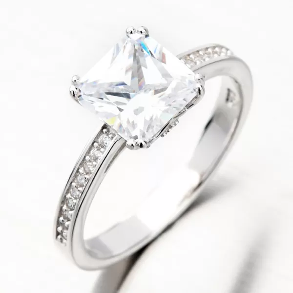 Strieborný prsteň so zirkónmi