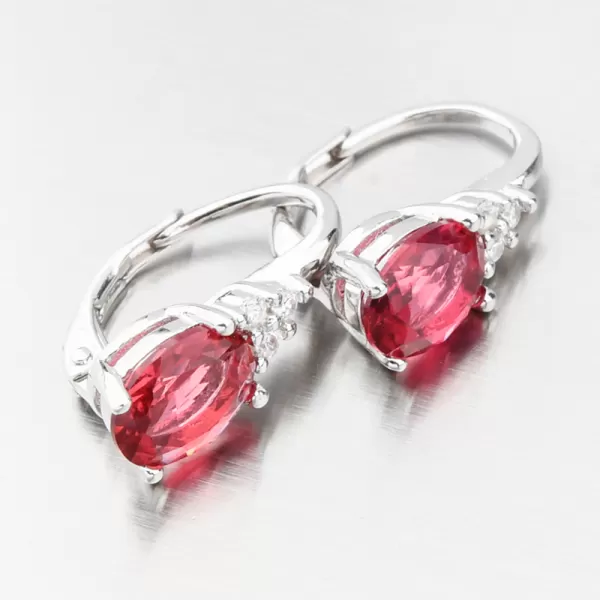 Strieborné náušnice s červeným zirkónom
