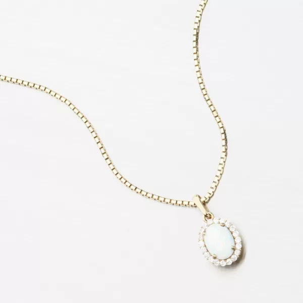 Zlatý prívesok s bielym opálom 522P-130510