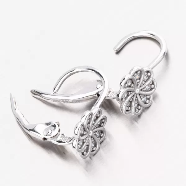 Náušnice vyrobené z bieleho zlata s kvetinou 42-32024