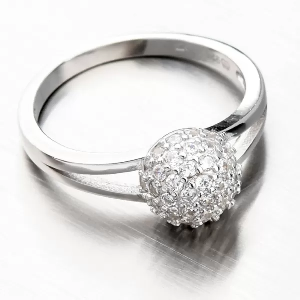 Strieborný prsteň so zirkónmi