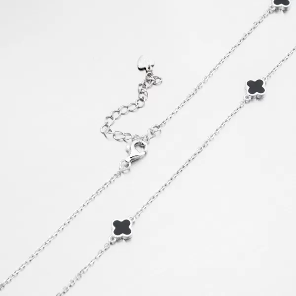 Strieborný náramok s čiernym štvorlístkovým ďatelcom PKL-4033