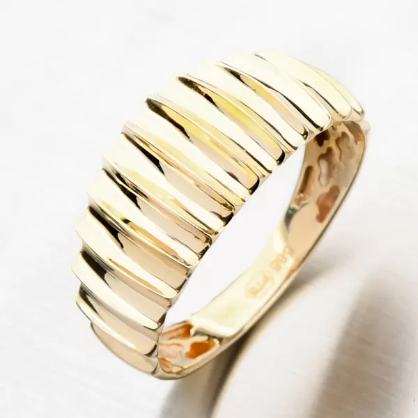 Zlatý dámsky prsteň 141P-110717