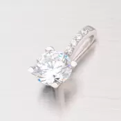 Prívesok z bieleho zlata so zirkónmi GZ2481B