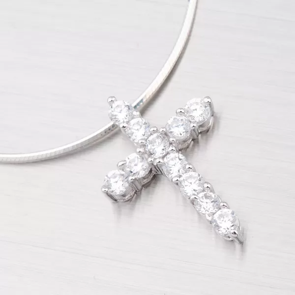 Kríž strieborný P3028